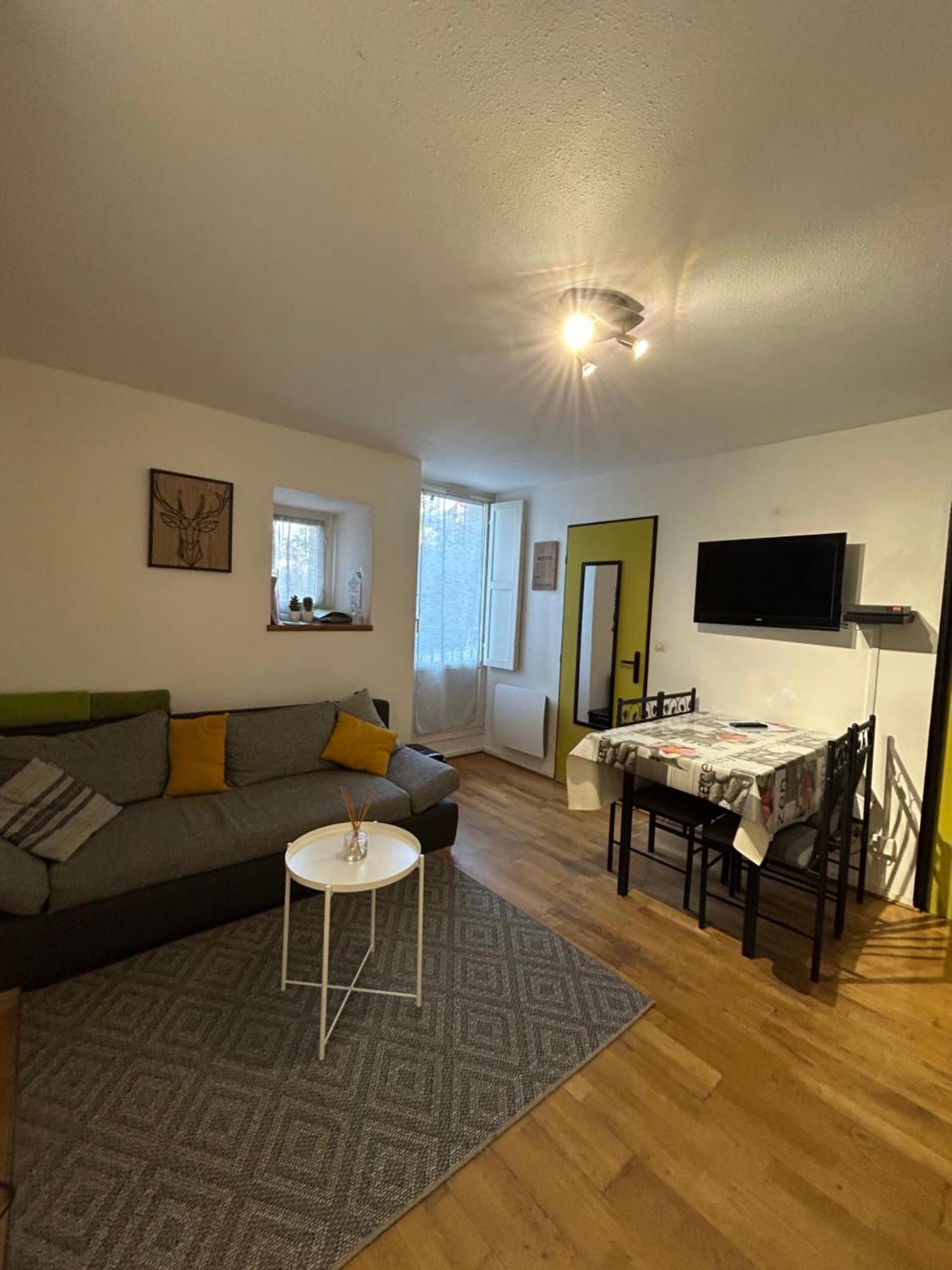 Bagnères-de-Luchon Appt Entier Rdc 1 Chambre Allee D'Etigny מראה חיצוני תמונה